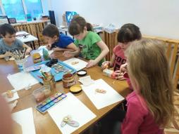 Занятия объединений дополнительного образования проводится в кабинете художественной деятельности.